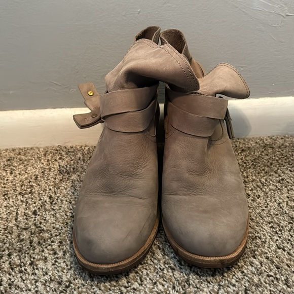 Ugg Elora boots - Picture 2 of 6